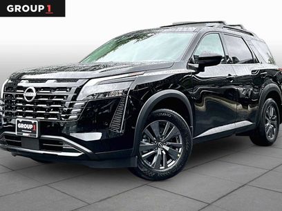 New 2026 Nissan Pathfinder SV w/ SV Premium Package