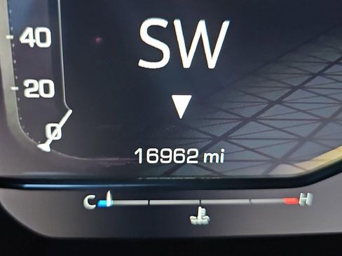 Used 2025 GMC Sierra 2500 AT4 image 9