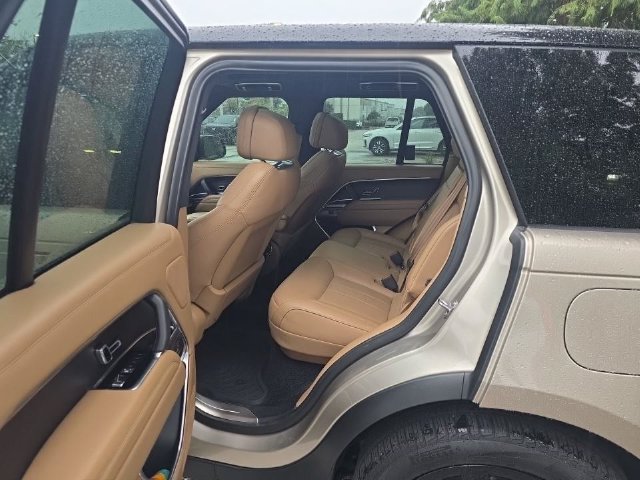 Used 2025 Land Rover Range Rover SE AWD/4WD image 7
