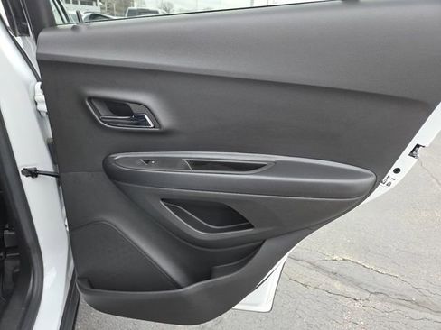 Certified 2022 Chevrolet Trax LT w/ LT Convenience Package image 22