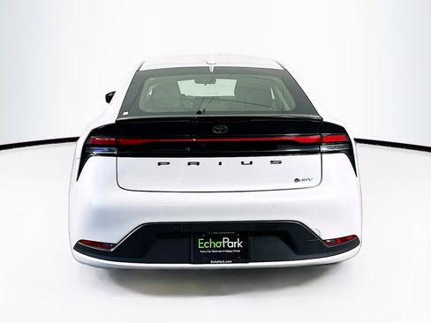 Used 2024 Toyota Prius LE FWD image 7