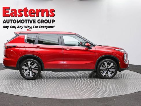 Used 2025 Mitsubishi Outlander SE AWD/4WD image 4