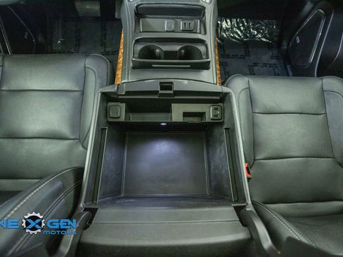 Used 2019 Chevrolet Suburban Premier AWD/4WD image 33