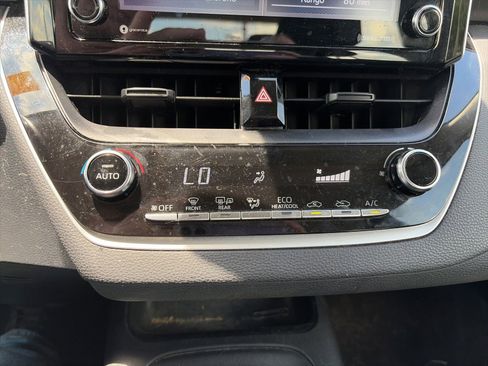 Used 2021 Toyota Corolla LE FWD image 11