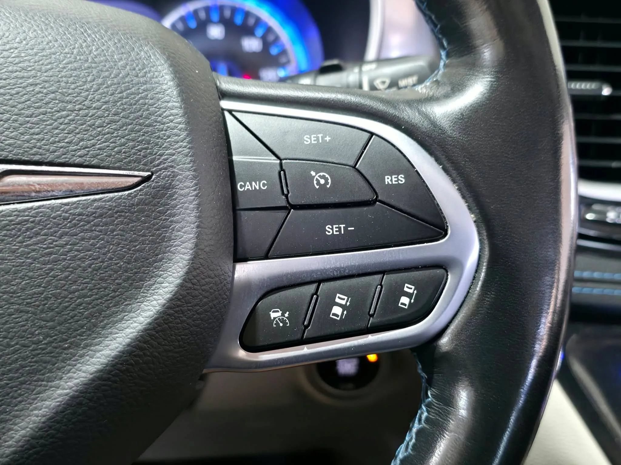 Used 2021 Chrysler Pacifica Touring w/ Cold Weather Group FWD image 21