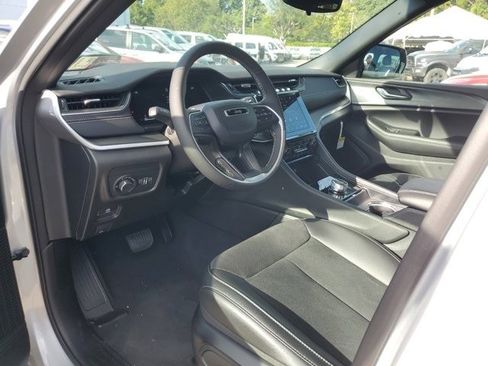 New 2024 Jeep Grand Cherokee L Altitude image 9