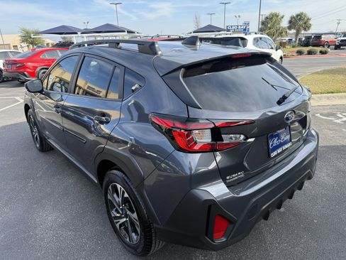 Used 2025 Subaru Crosstrek 2.0i Premium image 5