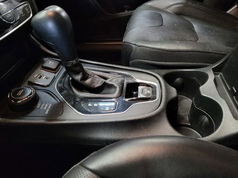 Used 2019 Jeep Cherokee Limited AWD/4WD image 26