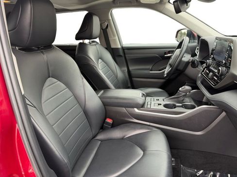 Used 2021 Toyota Highlander XLE image 11