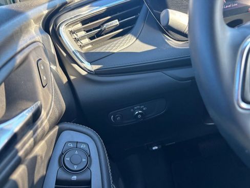 Used 2025 Buick Encore GX Preferred image 32