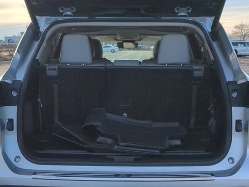 Certified 2023 Toyota Highlander XLE image 18