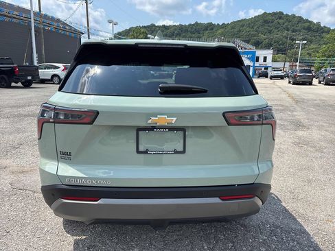 Used 2025 Chevrolet Equinox LT AWD/4WD image 3