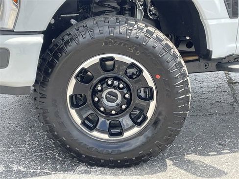 Used 2025 Ford F350 XLT w/ Black Appearance Package image 41