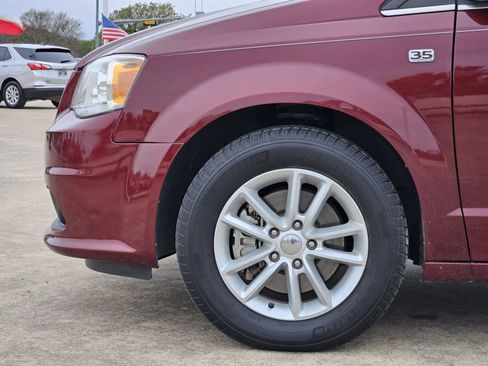 Used 2019 Dodge Grand Caravan SXT image 11