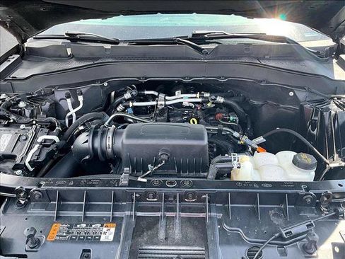 Used 2024 Ford Explorer XLT RWD image 11