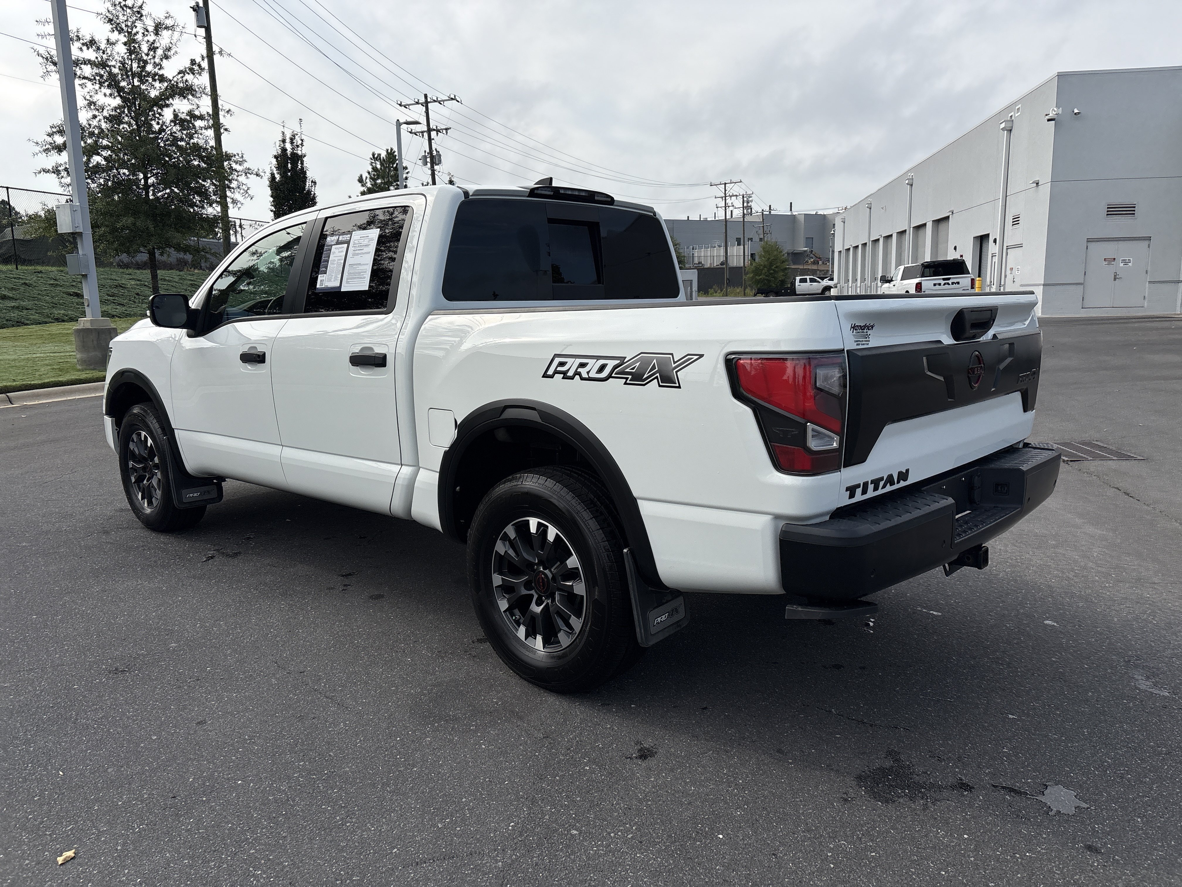 Used 2023 Nissan Titan PRO-4X w/ Pro-4x Convenience Package AWD/4WD image 7