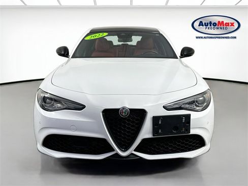 Used 2022 Alfa Romeo Giulia Veloce image 7