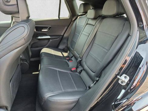 Used 2024 Mercedes-Benz GLC 300 image 19