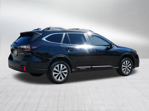 Used 2022 Subaru Outback Premium image 7