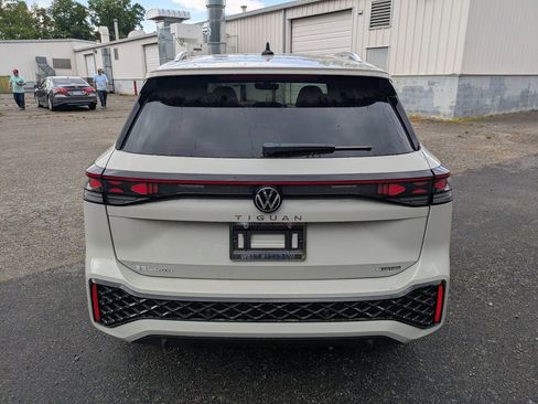 New 2026 Volkswagen Tiguan SEL R-Line AWD/4WD image 5