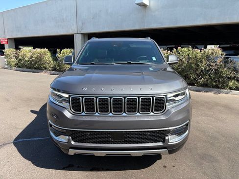 Used 2022 Jeep Wagoneer Series III w/ Premium Group I AWD/4WD image 5