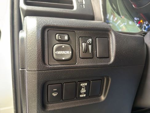Used 2018 Toyota 4Runner SR5 AWD/4WD image 13