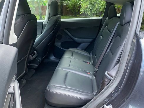 Used 2024 Tesla Model Y Long Range RWD image 17