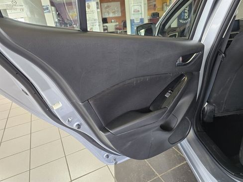 Used 2017 MAZDA MAZDA3 Sport image 9