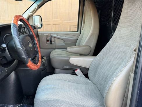 Used 2011 Chevrolet Express 2500 Extended image 9