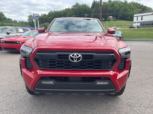 Used 2025 Toyota Tacoma TRD Off-Road w/ TRD Off Road Upgrade Package AWD/4WD image 2