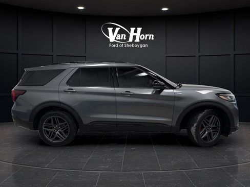 Used 2025 Ford Explorer ST-Line w/ Premium Package image 2