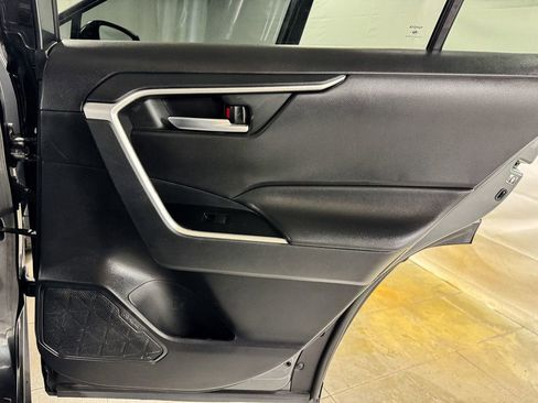 Used 2020 Toyota RAV4 XLE FWD image 16