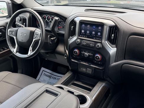 Used 2022 Chevrolet Silverado 1500 LT Trail Boss w/ Bed Protection Package AWD/4WD image 9