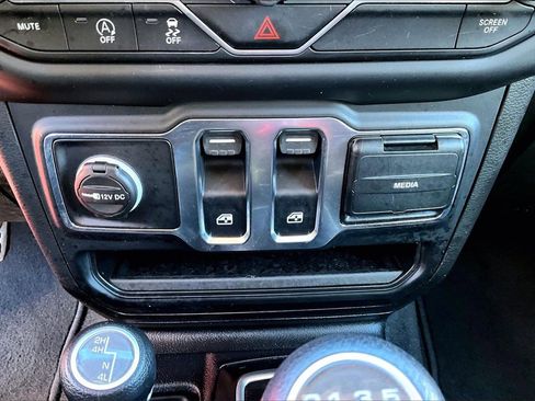 Used 2020 Jeep Wrangler Sport image 14