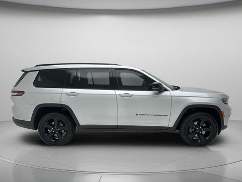 Used 2023 Jeep Grand Cherokee L Laredo AWD/4WD image 4
