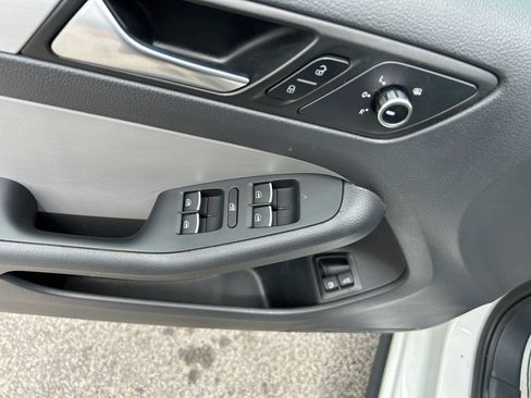 Used 2014 Volkswagen Jetta Hybrid Sedan FWD image 18
