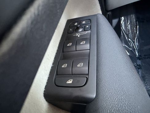 Used 2023 Volvo XC40 B4 Plus w/ Protection Package Premier FWD image 27