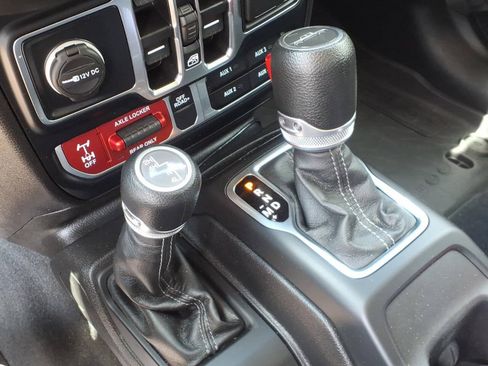 Used 2024 Jeep Gladiator Mojave w/ Convenience Group AWD/4WD image 16