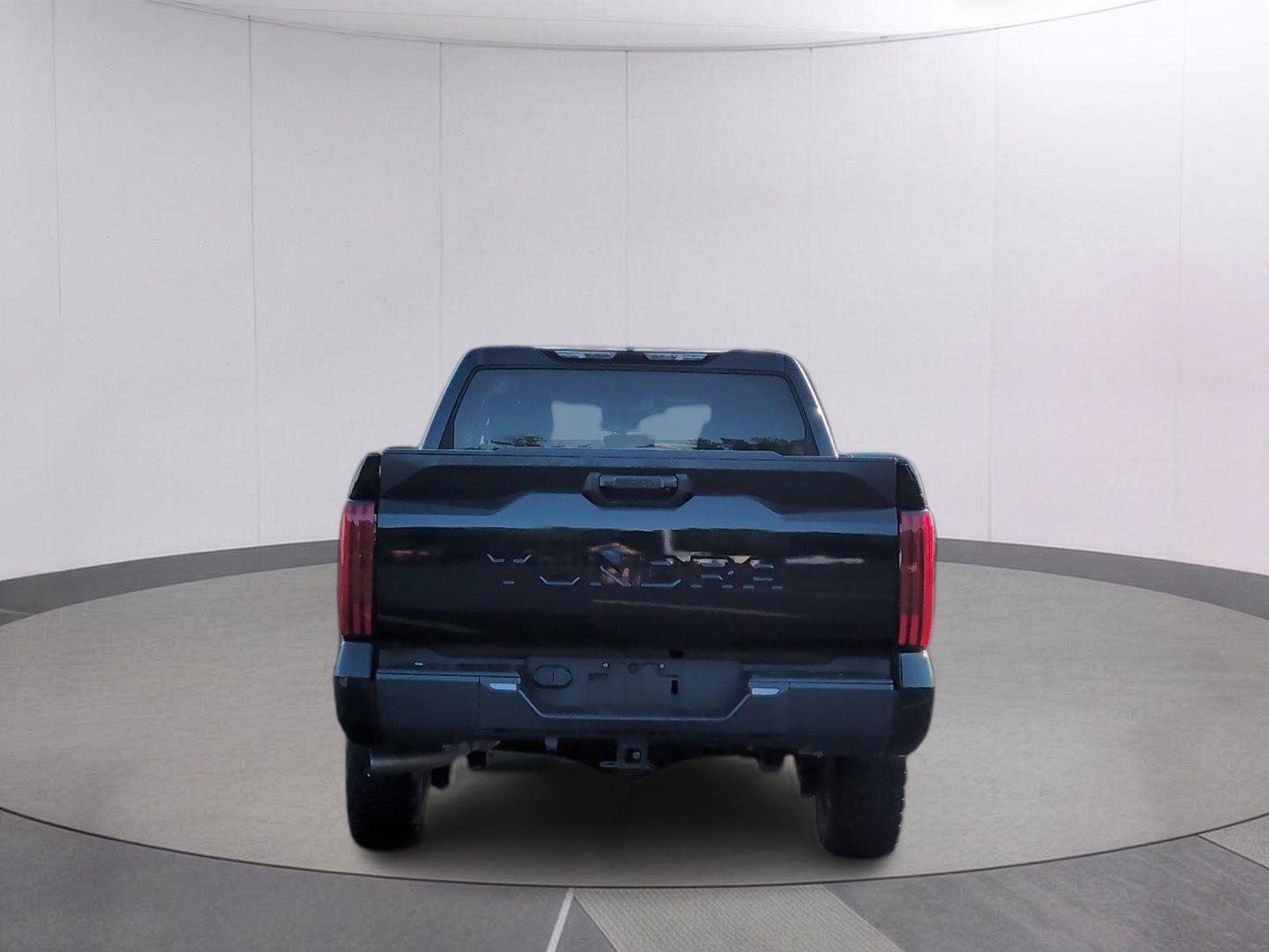 Used 2022 Toyota Tundra SR5 AWD/4WD image 4