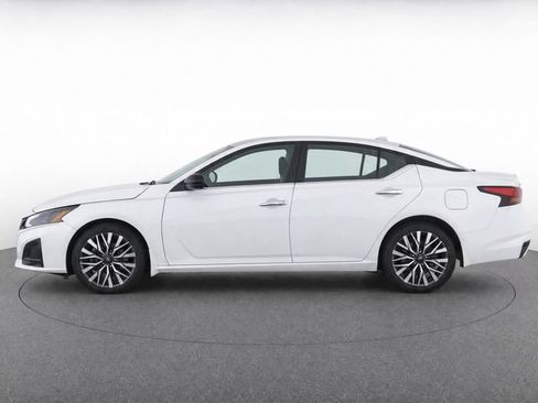 Used 2024 Nissan Altima 2.5 SV FWD image 4