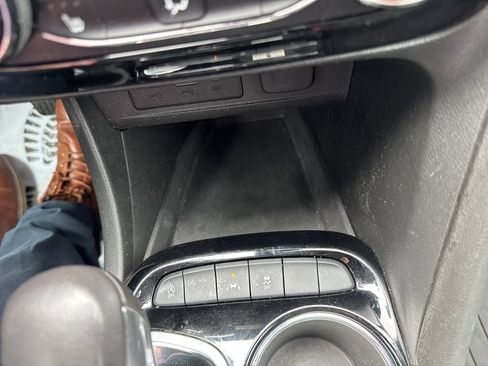 Used 2020 Buick Encore GX Essence FWD image 28
