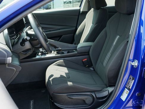 Used 2024 Hyundai Elantra SEL w/ Convenience Package image 8