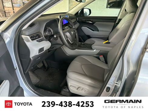 Used 2024 Toyota Highlander XLE image 14