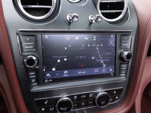 Used 2019 Bentley Bentayga AWD/4WD image 36