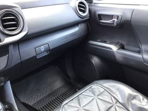 Used 2020 Toyota Tacoma TRD Sport RWD image 33