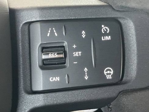 Used 2023 Land Rover Defender 110 V8 AWD/4WD image 10
