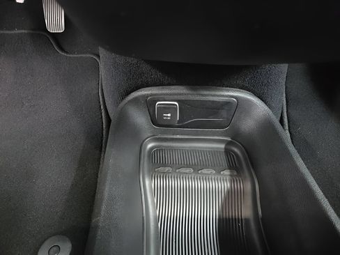 Used 2024 Chrysler Pacifica Limited FWD image 44