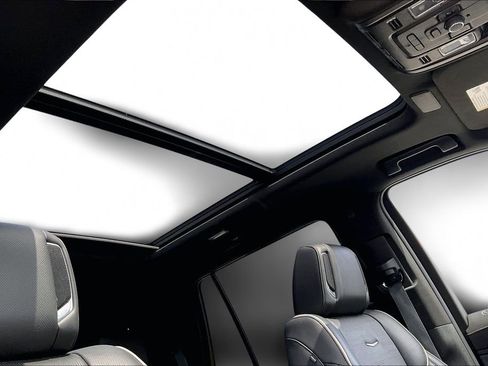 Used 2022 Cadillac Escalade Premium Luxury image 27