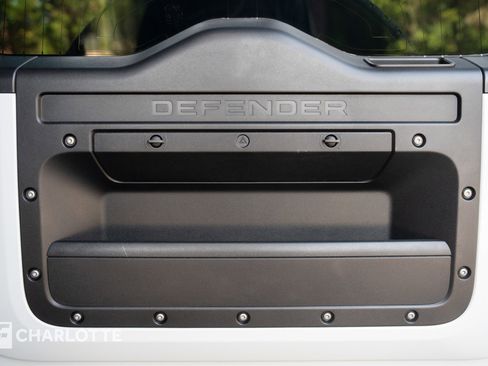 Used 2023 Land Rover Defender 110 V8 image 37