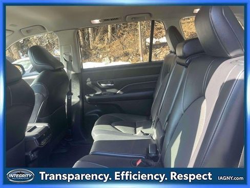Used 2024 Toyota Grand Highlander XLE image 12